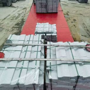 滁州 芝麻白仿形加直形路沿石出货日常