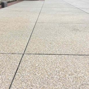 滁州 黄金麻花岗岩石板材荔枝面地面铺装效果