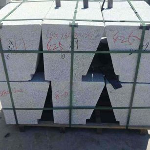 滁州 芝麻白异形坐凳，石凳