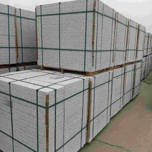 滁州 白麻花岗岩石材荔枝面地铺石（300*600*50）