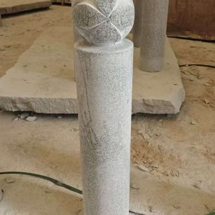 滁州 芝麻白花岗岩石材挡车石柱、停车柱、圆柱挡车柱、方柱挡车柱等