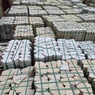 滁州 黄金麻白麻花岗岩荔枝面地铺石(冰裂纹)