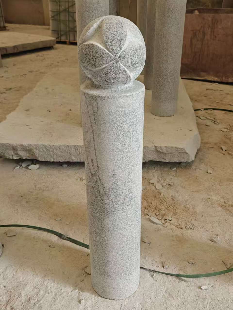 滁州 芝麻白花岗岩石材挡车石柱、停车柱、圆柱挡车柱、方柱挡车柱等