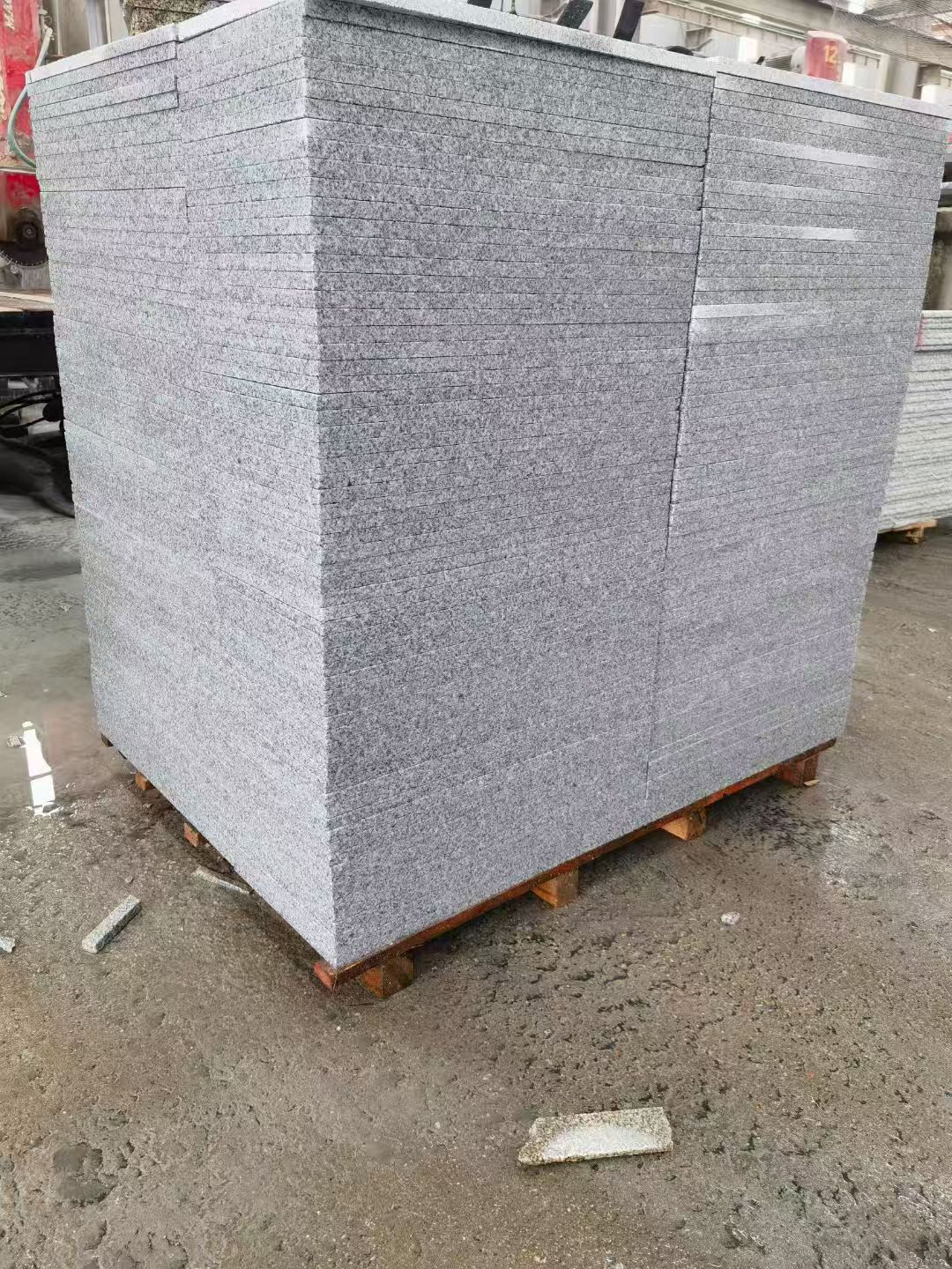 滁州 芝麻白火烧面1.8厚300*600地铺石，尺寸标准，厚薄均匀