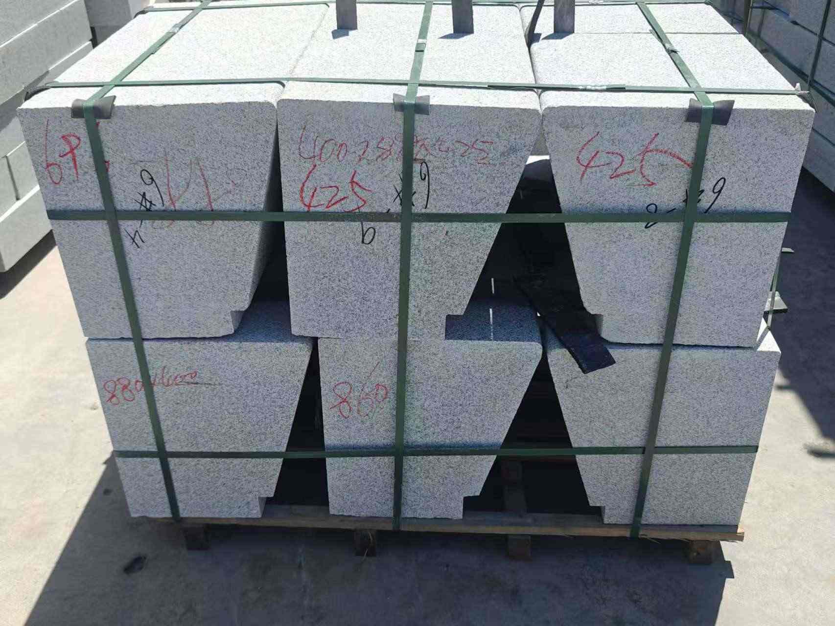 滁州 芝麻白异形坐凳，石凳