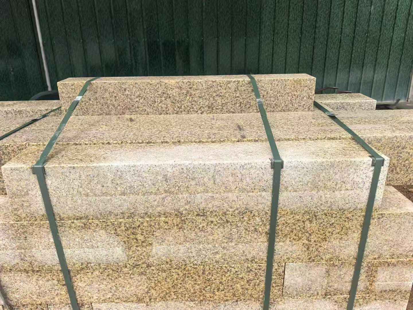 滁州 黄金麻花岗岩石材机切面栏杆料半成品