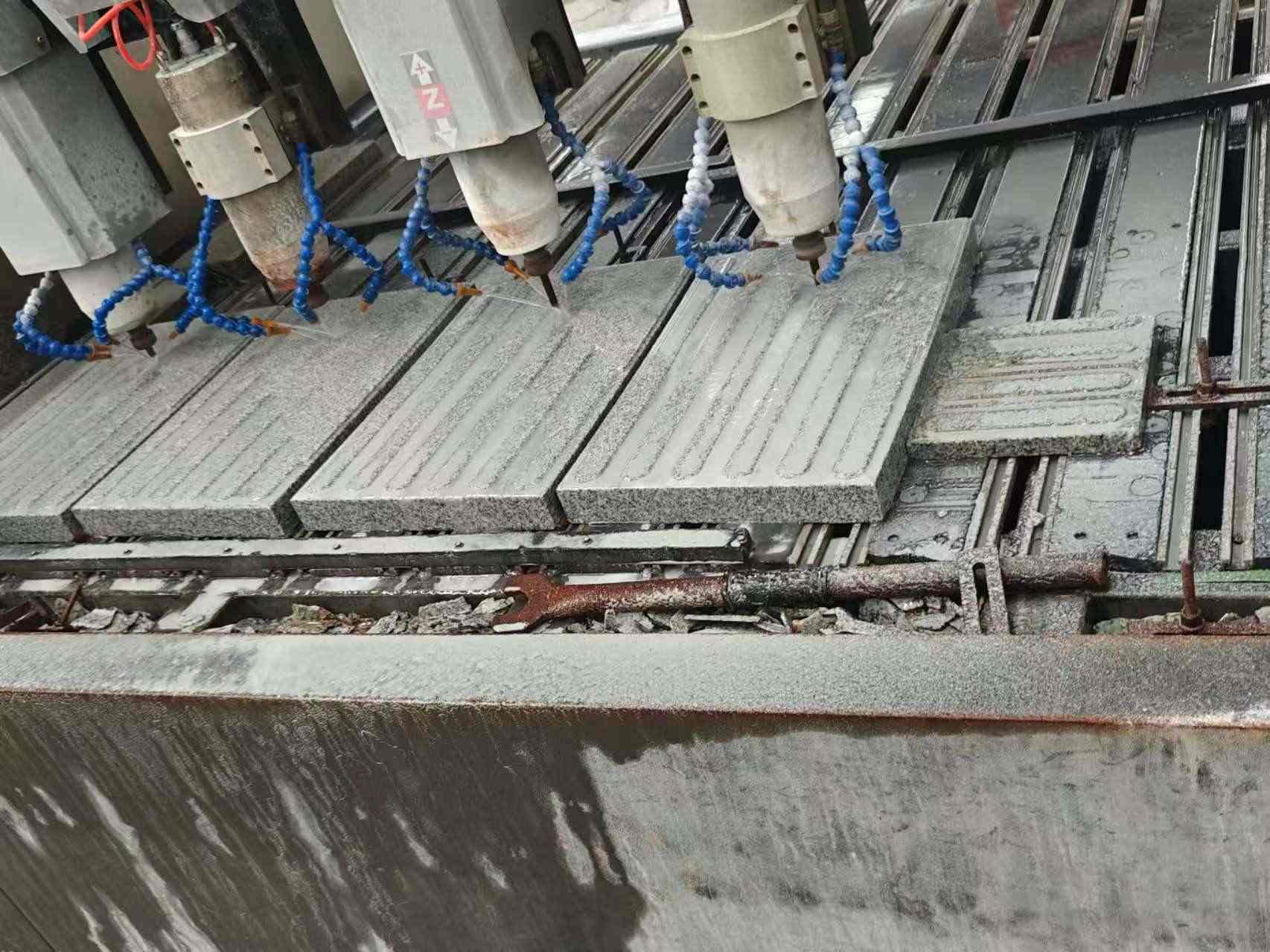 滁州 芝麻白花岗岩荔枝面盲道雕刻