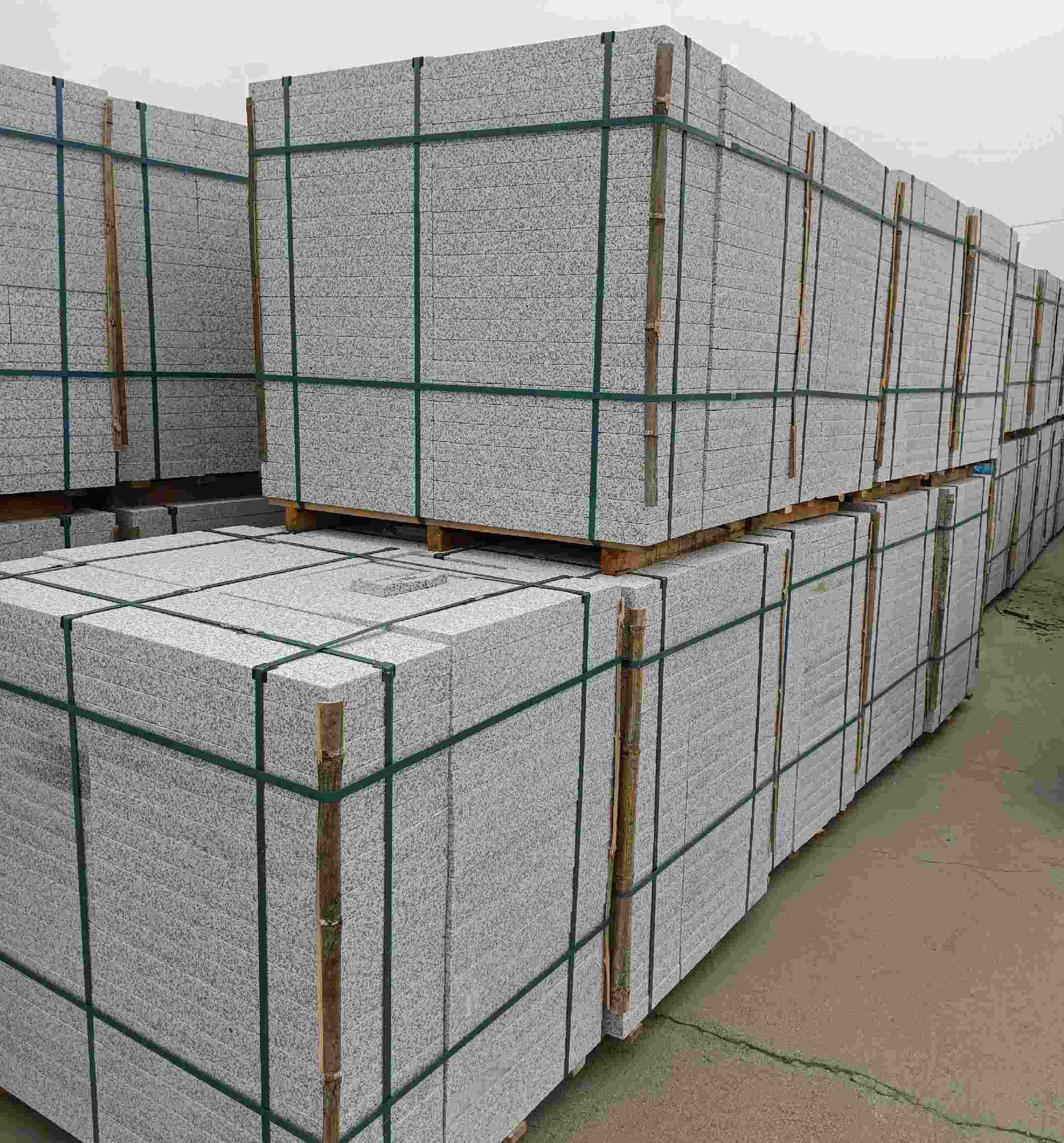 滁州 白麻花岗岩石材荔枝面地铺石（300*600*50）