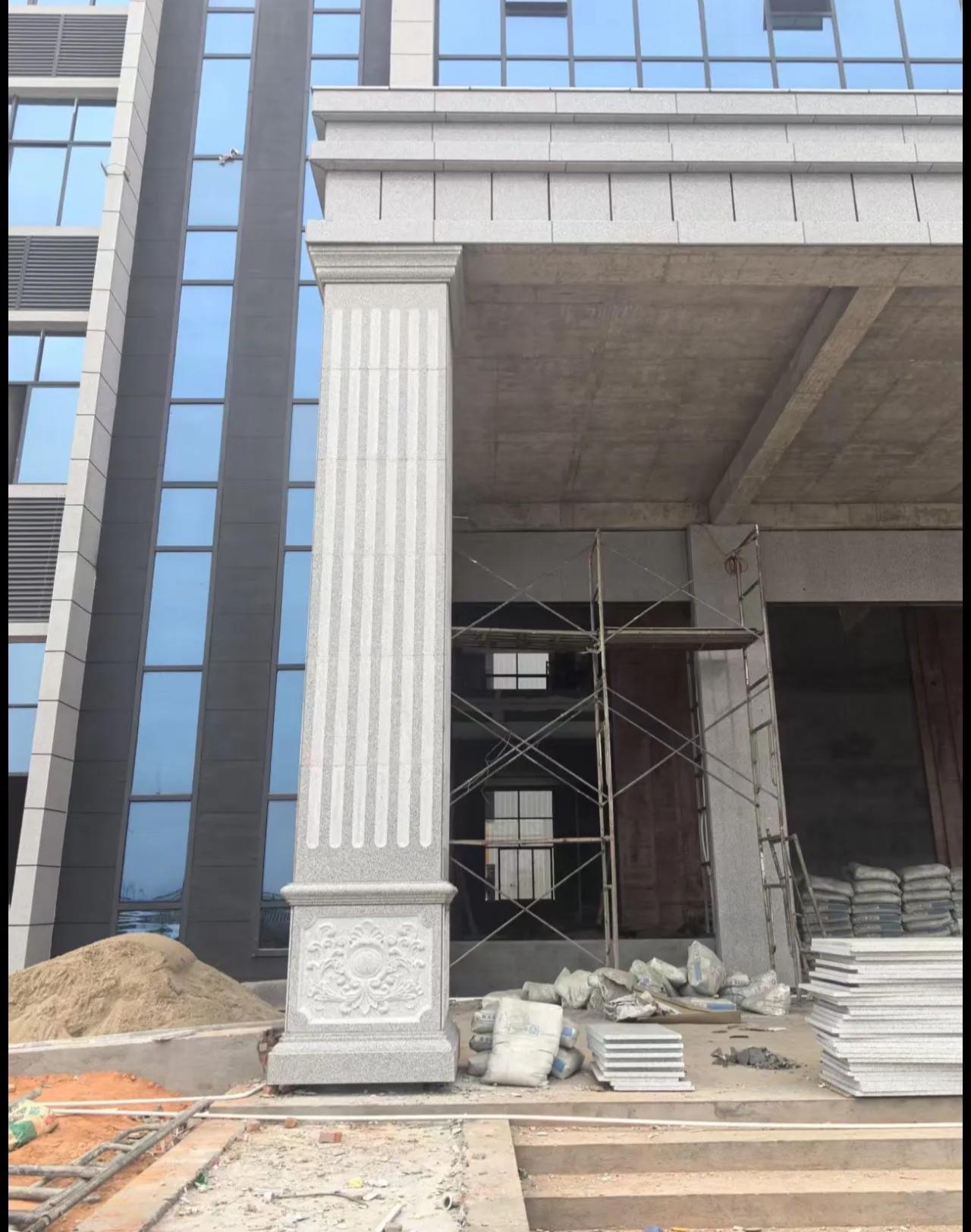 滁州 芝麻白光面花岗岩门楼大柱（罗马柱）配雕花底座