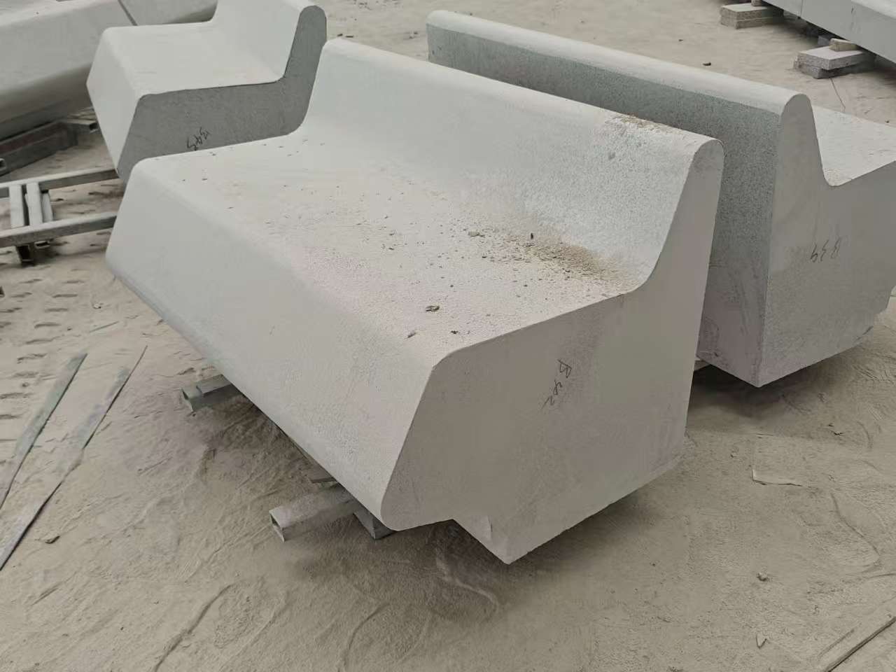 滁州 芝麻白花岗岩异形坐凳，石凳