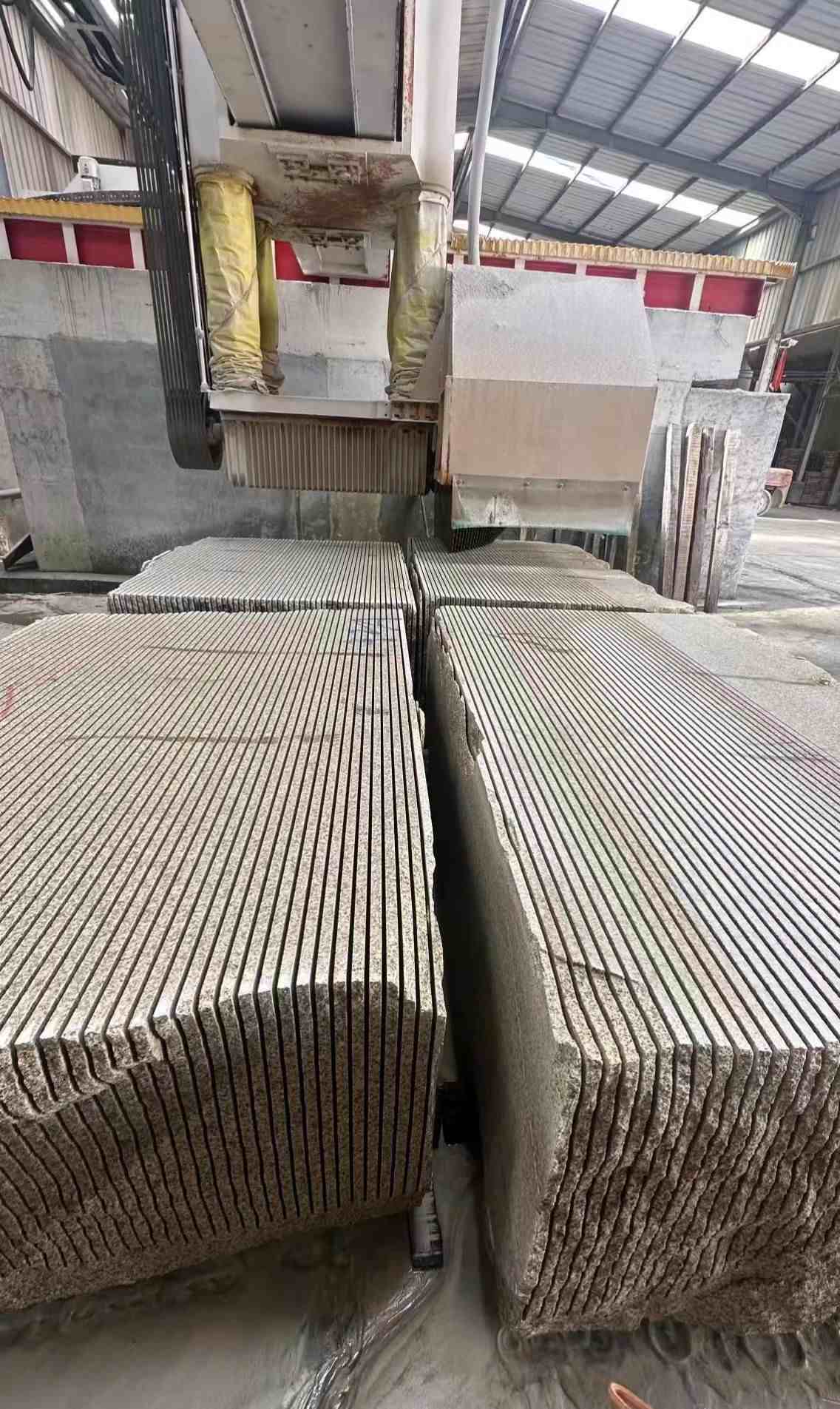 滁州 车间生产日常，黄金麻白麻花岗岩