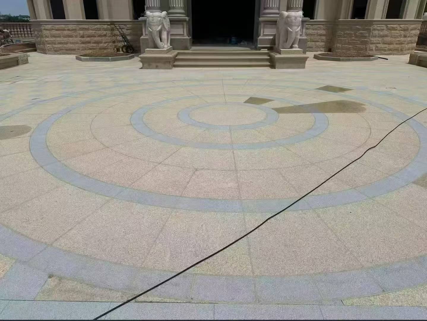 滁州 黄金麻芝麻灰花岗岩石材地铺拼接效果