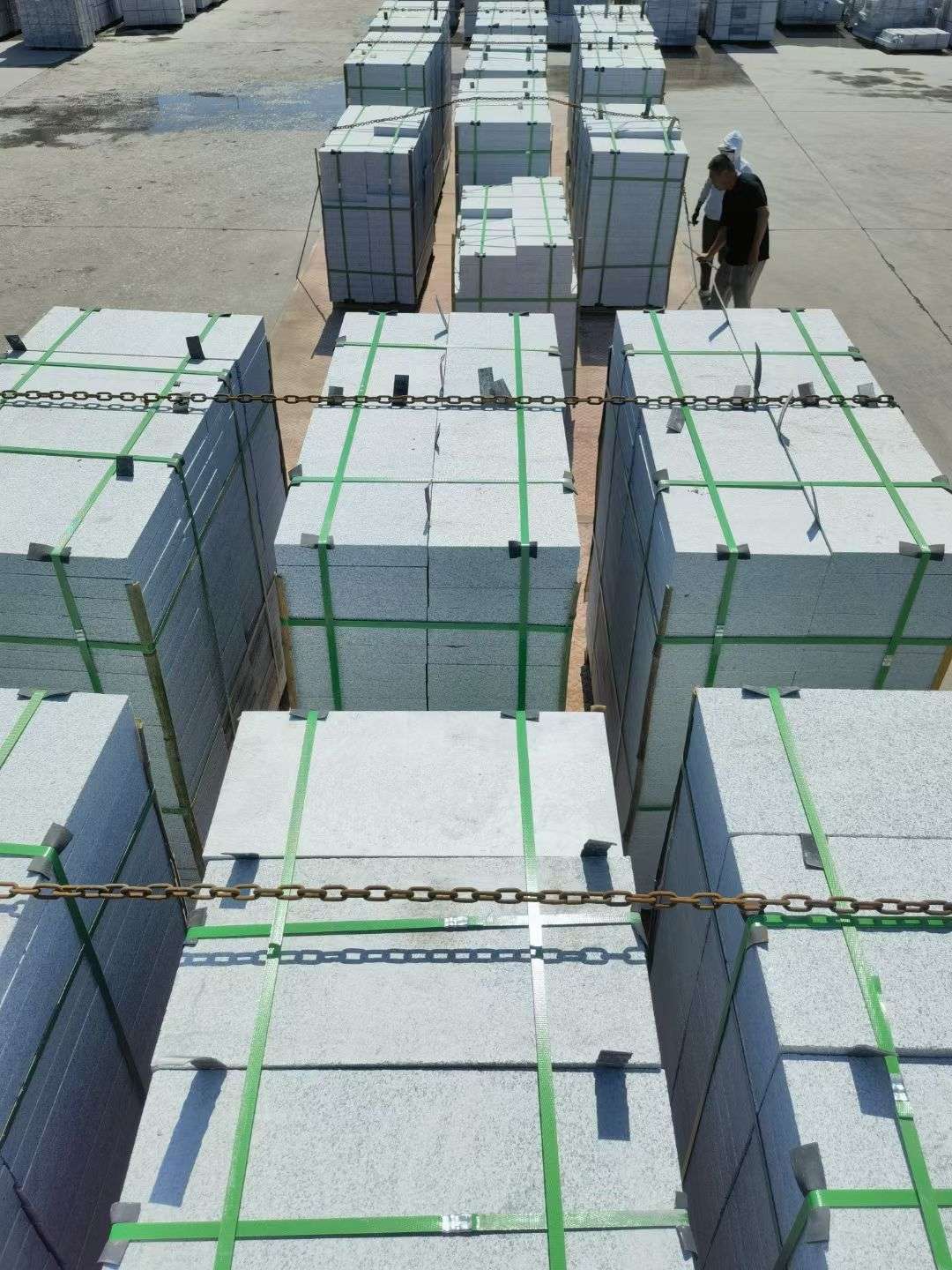 滁州 芝麻白花岗岩5公分地铺石 花岗岩厂家工厂装车日常