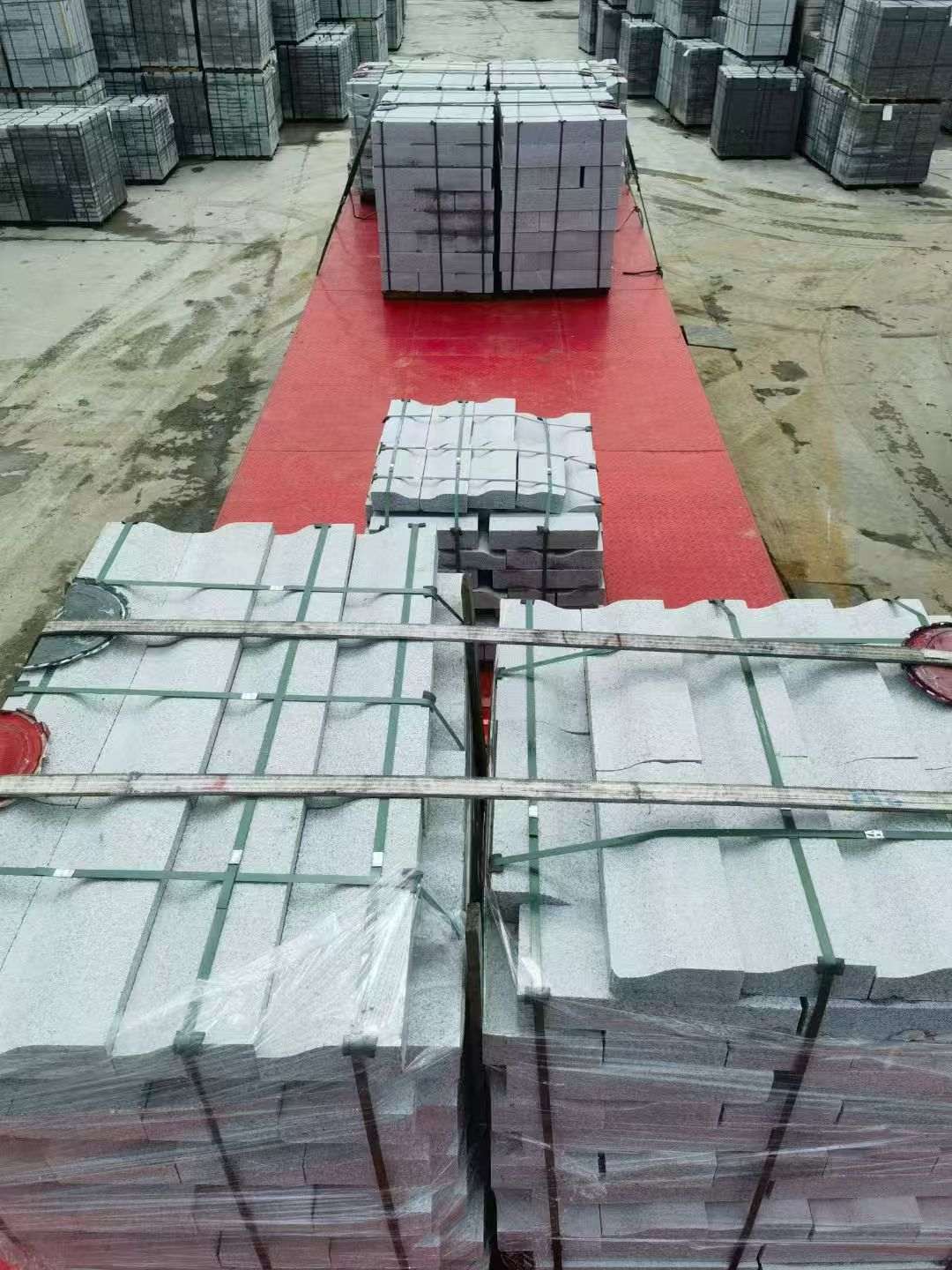 滁州 芝麻白仿形加直形路沿石出货日常