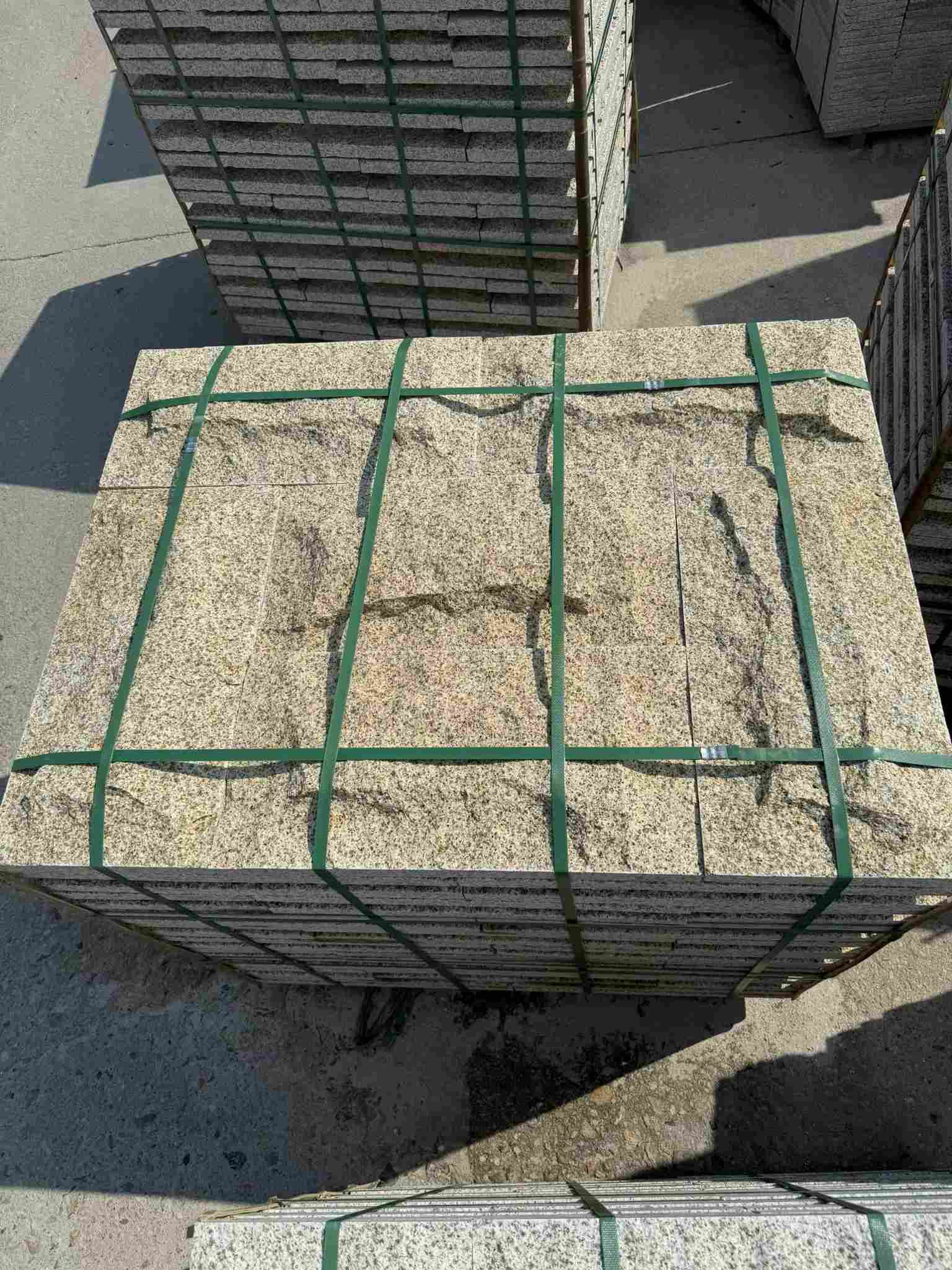 滁州 黄金麻花岗岩石材自然面蘑菇石成品