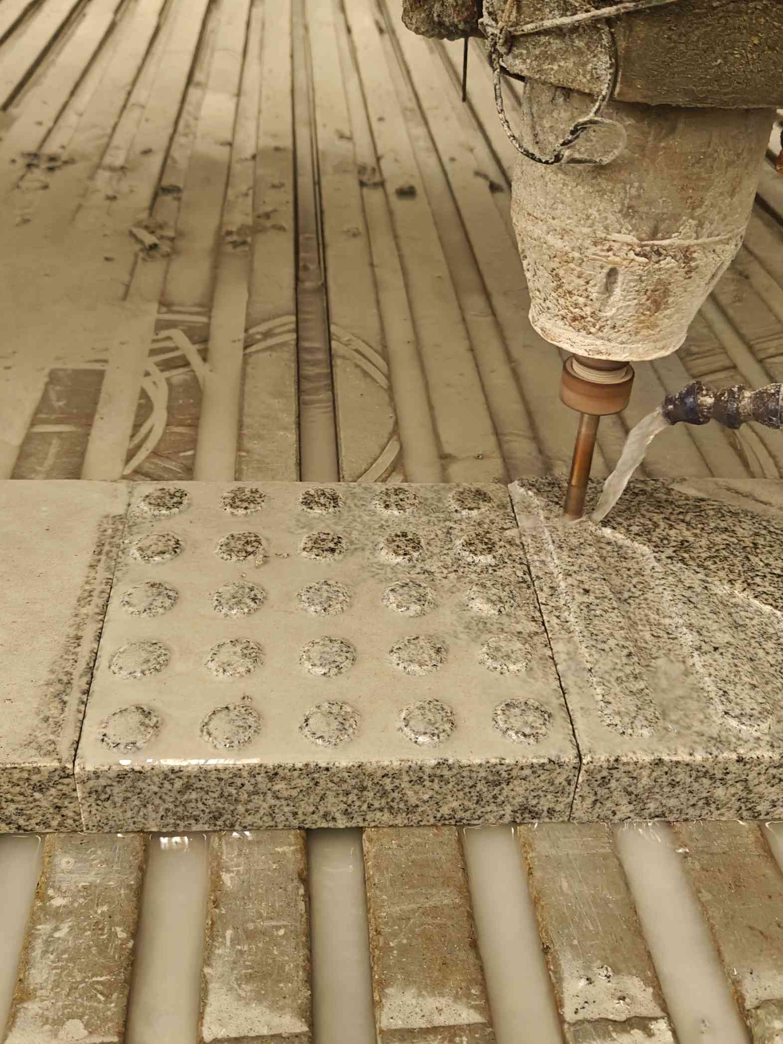 滁州 芝麻白花岗岩石材盲人石、盲道石、盲点石