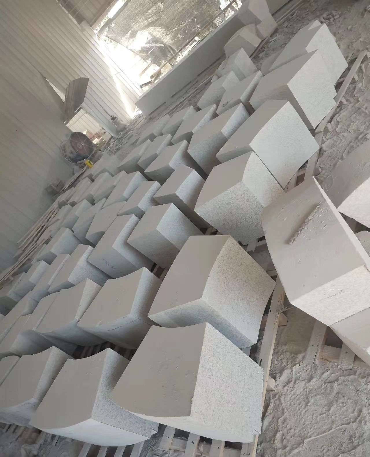 滁州 白麻花岗岩异形坐凳