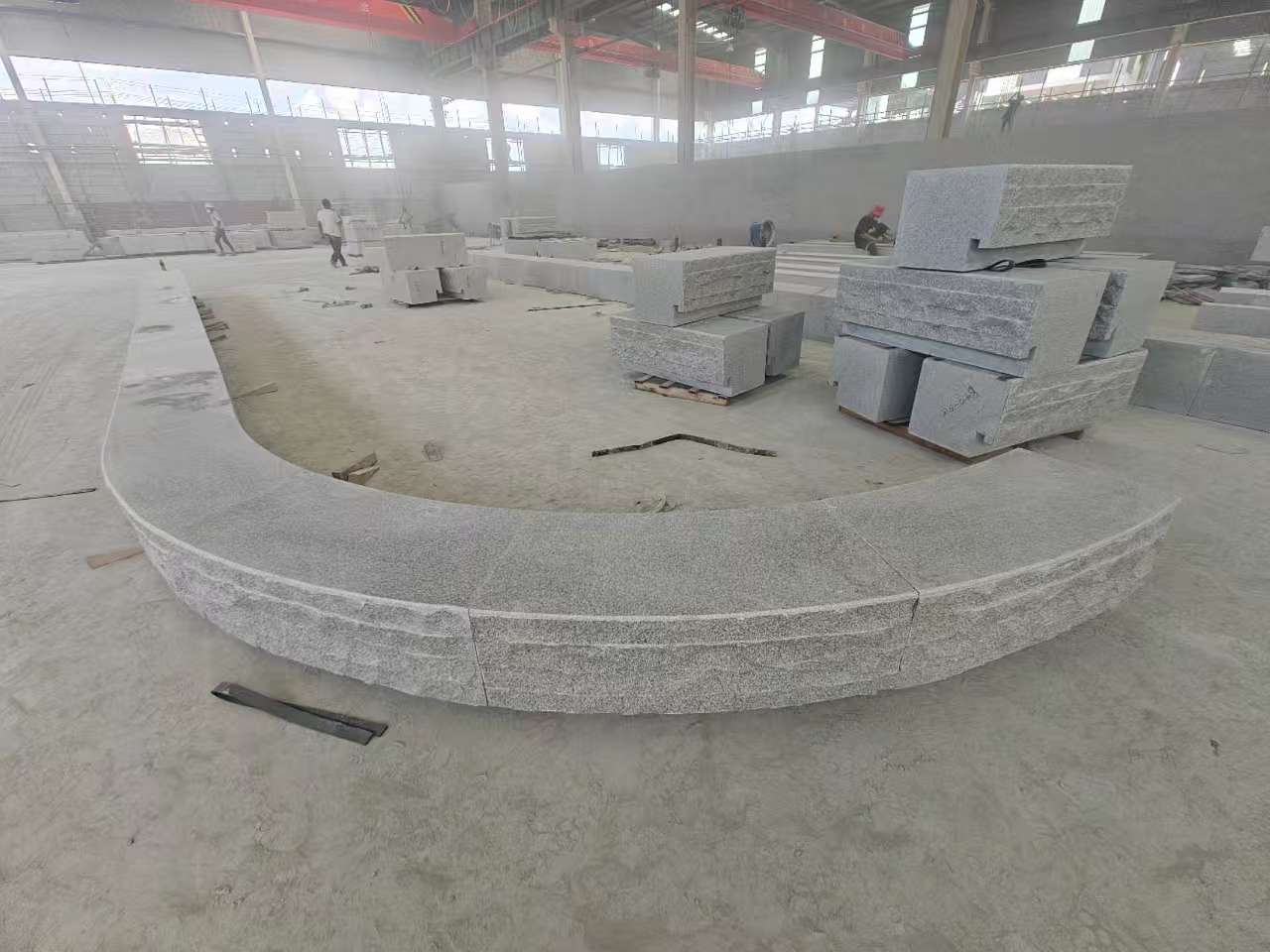 滁州 芝麻白异形坐凳，自然面光面弧形加工